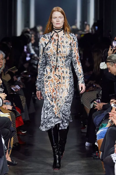 Look 14